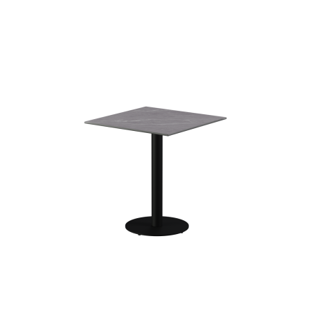 Mesa para biergarten ALFA R sobre blanco de piedra sinterizada
