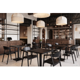 La silla de restaurante de madera ARDEN negro